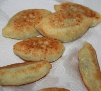 Пирожки из творожного теста с мясом и плавленым сыром(Шаг №10)