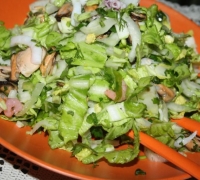 Легкий салат с пекинской капустой и морепродуктами(Шаг №7)