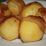 Запеченный в беконе картофель