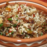 Острый рис с овощами и курицей по-восточному